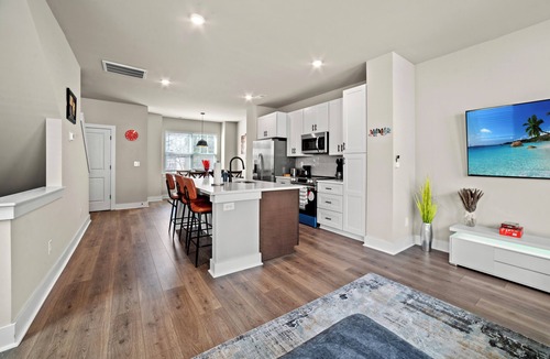Sheffield Park House | Modern Chic Townhome, Near Uptown, NoDa, Bojangles Coliseum