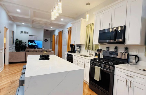 Grand Boulevard Apartment | Modern Chicago Getaway Sleeps 6 Near Downtown