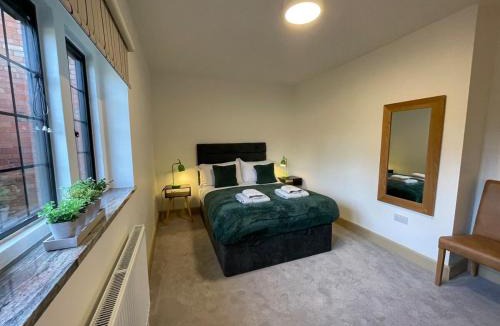 Spetchley House | Modern city 3 bedroom bungalow with parking