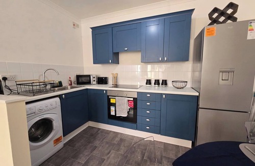 Northampton Apartment | Modern City Apartment, Sleeps 4 with Parking