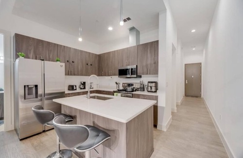 Cedars Apartment | Modern Cityviews I Gym I Free Parking