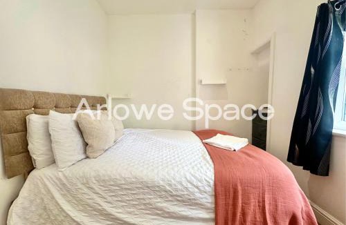 Fryent Apartment | Modern Classic 3-Bedroom Flat