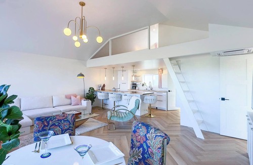 Inverhuron Cottage | Modern Classic, Lake Views