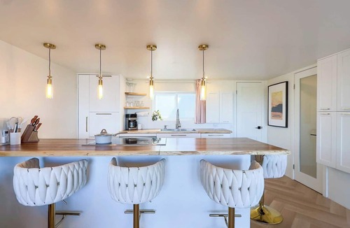 Inverhuron Cottage | Modern Classic, Lake Views