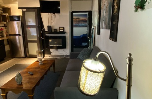 Camden Apartment | Modern Classic Suite in Downtown Camden