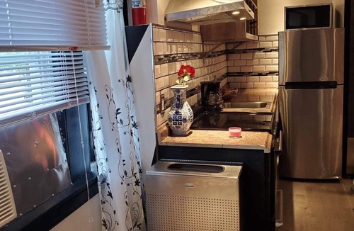 Camden Apartment | Modern Classic Suite in Downtown Camden