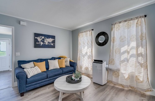 Clayton Apartment | Modern Clayton Village Apartment