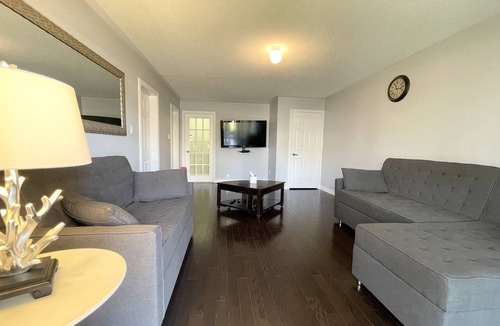 Scarborough Apartment | Modern Clean 1 Bedroom Apartment with Free Parking