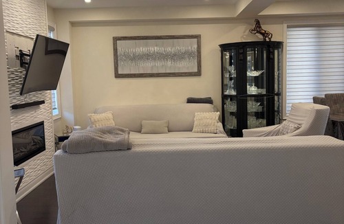 Sharon House | Modern, Clean place, Free Parking, Quiet Area, New! Super Clean Stay, Near Parks