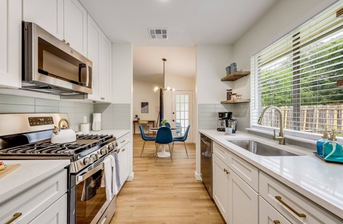 McNeil House | Modern & Close to Domain ATX| Dogs welcome