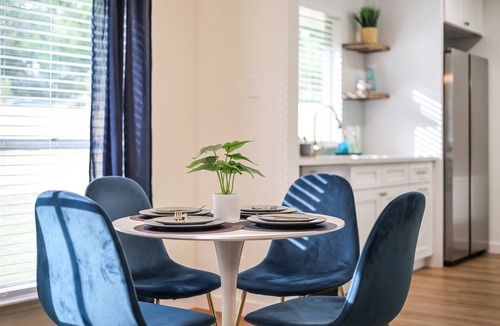 McNeil House | Modern & Close to Domain ATX| Dogs welcome
