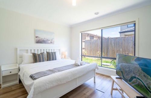 Clyde House | Modern Clyde House Smart TV*Dryer