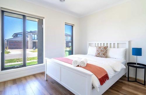 Clyde House | Modern Clyde House Smart TV*Dryer