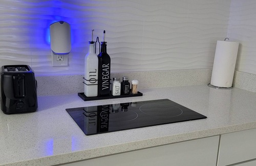 Bradenton House | Modern Coastal Charm Near AMI Beach-IMG Academy