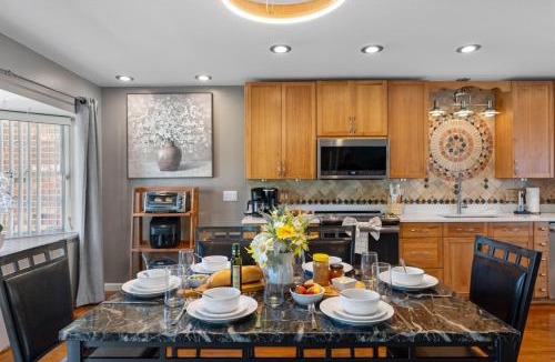 Bay Crest Park House | Modern Coastal Retreat w Waterfront Canal Views