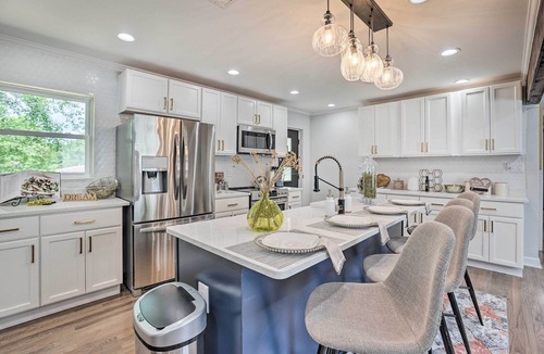 Tuskegee House | Modern, Colorful Home ~ 2 Mi to Tuskegee Uni