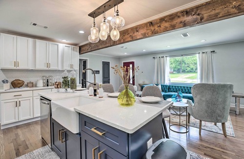 Tuskegee House | Modern, Colorful Home ~ 2 Mi to Tuskegee Uni
