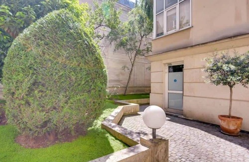 Quartier Sainte-Avoye Apartment | Modern & colourful 3BD for 9 guests in Le Marais!
