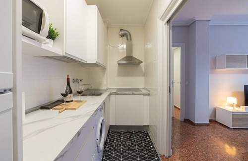 Albelda de Iregua Apartment | Modern Comfort: 4 people in Albelda