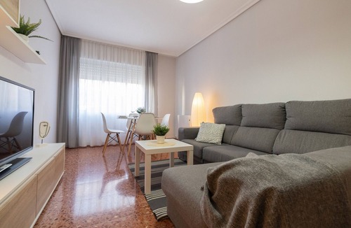 Albelda de Iregua Apartment | Modern Comfort: 4 people in Albelda