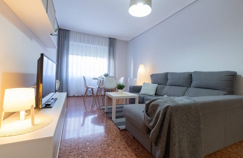 Albelda de Iregua Apartment | Modern Comfort: 4 people in Albelda