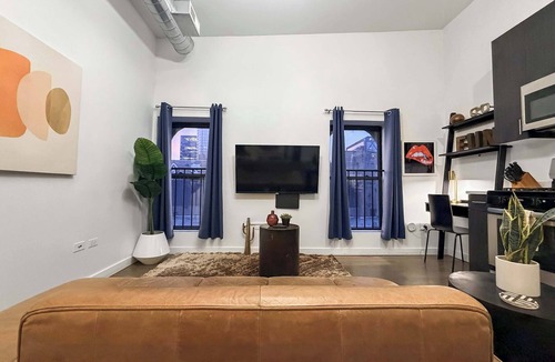 West Loop Apartment | Modern Comfort: 1BR Unit w/Laundry