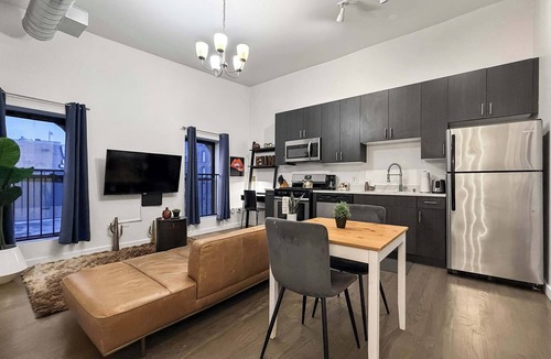 West Loop Apartment | Modern Comfort: 1BR Unit w/Laundry