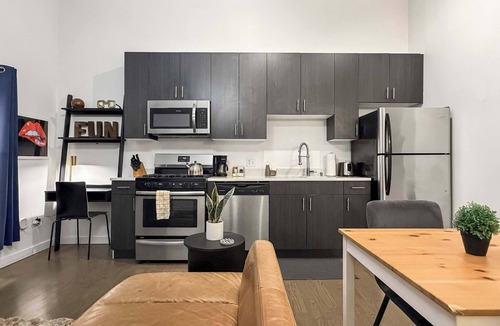 West Loop Apartment | Modern Comfort: 1BR Unit w/Laundry