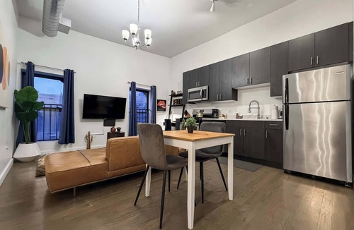 West Loop Apartment | Modern Comfort: 1BR Unit w/Laundry