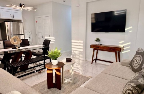 Pharr Apartment | Modern Comfort |Brand New Apartment |Walk to Shops