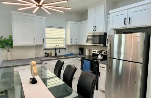 Pharr Apartment | Modern Comfort |Brand New Apartment |Walk to Shops