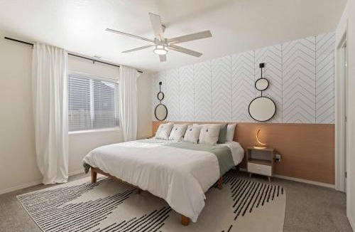 Caldwell House | Modern Comfort Caldwell 3b2b Home Sleeps 8!