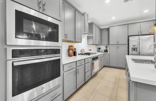 Elk Grove House | Modern Comfort: Elk Grove Edition