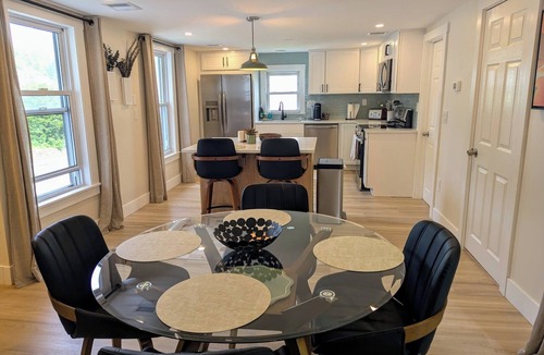 Marlborough Apartment | Modern Comfort. Enjoy this centrally located and stylish apartment!