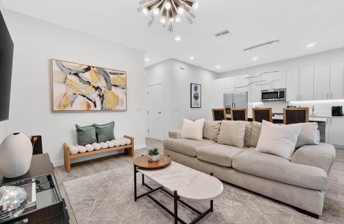 Pinecrest West Park House | Modern Comfort for Groups | 2 Units Side by Side | Stadiums Nearby