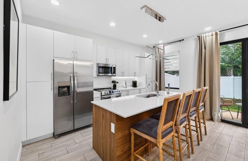 Pinecrest West Park House | Modern Comfort for Groups | 2 Units Side by Side | Stadiums Nearby