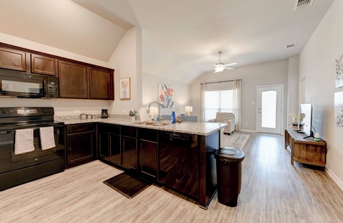 Temple Apartment | Modern Comfort Heart of Temple