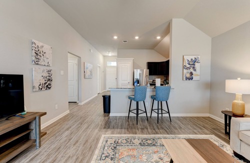 Temple Apartment | Modern Comfort Heart of Temple