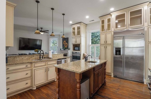 Clifton House | Modern Comfort + Historic Charm for Large Groups 16+ guests | 7 bedrooms | 14 beds | 3.5 baths