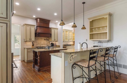 Clifton House | Modern Comfort + Historic Charm for Large Groups 16+ guests | 7 bedrooms | 14 beds | 3.5 baths