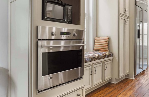 Clifton House | Modern Comfort + Historic Charm for Large Groups 16+ guests | 7 bedrooms | 14 beds | 3.5 baths