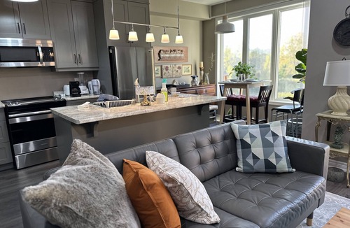 Niagara Falls House | Modern Comfort Home Backing Pondside in Niagara