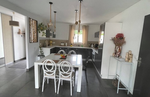 Claret Villa | Modern comfort house, tastefully decorated, in a superb picturesque village