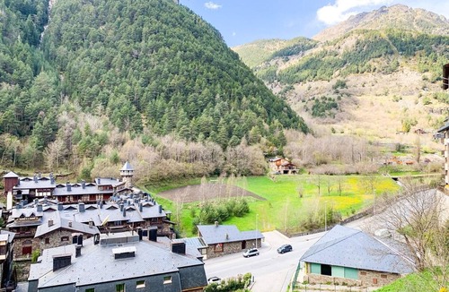 Arinsal Apartment | Modern comfort in Arinsal, includes parking, close to slopes