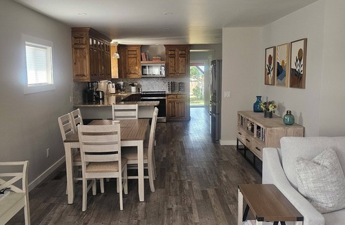 Victor House | Modern Comfort in Downtown Victor