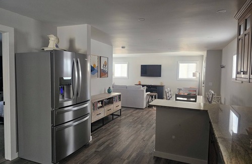 Victor House | Modern Comfort in Downtown Victor