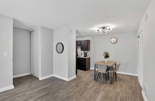 South Kansas City Apartment | Modern Comfort in Hillcrest