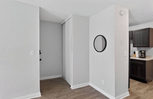 South Kansas City Apartment | Modern Comfort in Hillcrest
