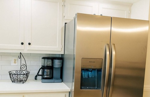 Mobile House | Modern Comfort Meets Homey Charm – Your Perfect 3-Bedroom Getaway