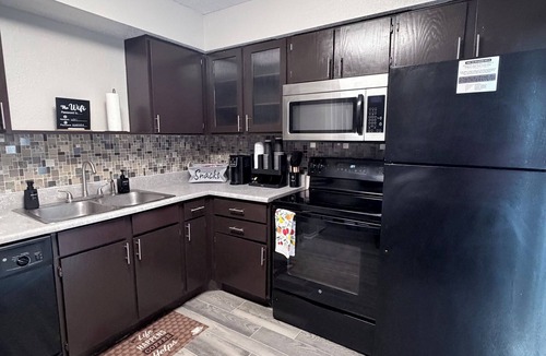 North Arlington House | Modern Comfort Near AT&T Stadium Peaceful Getaway in DFW